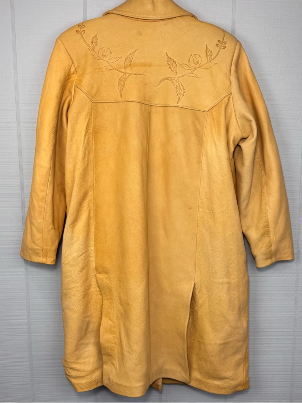 Vintage Mustard Yellow Leather Long Trench Coat Floral Embossed Design Lined 70s - Picture 5 of 11
